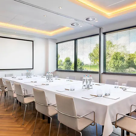 Corendon Urban Amsterdam Schiphol Airport Otel 4*