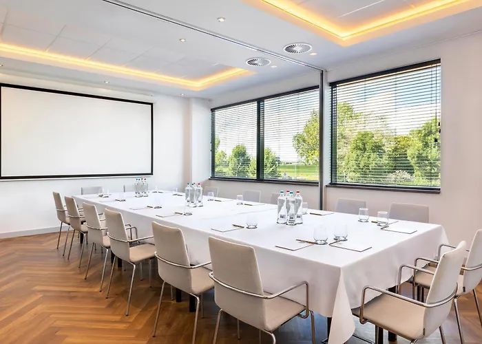 Corendon Urban Amsterdam Schiphol Airport Otel 4*